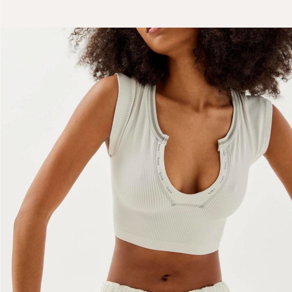 Ribbed Sleeveless Crop Top - Picture 1 of 5